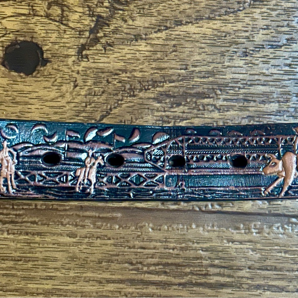 Nocona ~Boy's Size 26 ~Bull Rider Belt Buckle W/ Brown Rodeo Scene Leather Belt - Picture 6 of 9